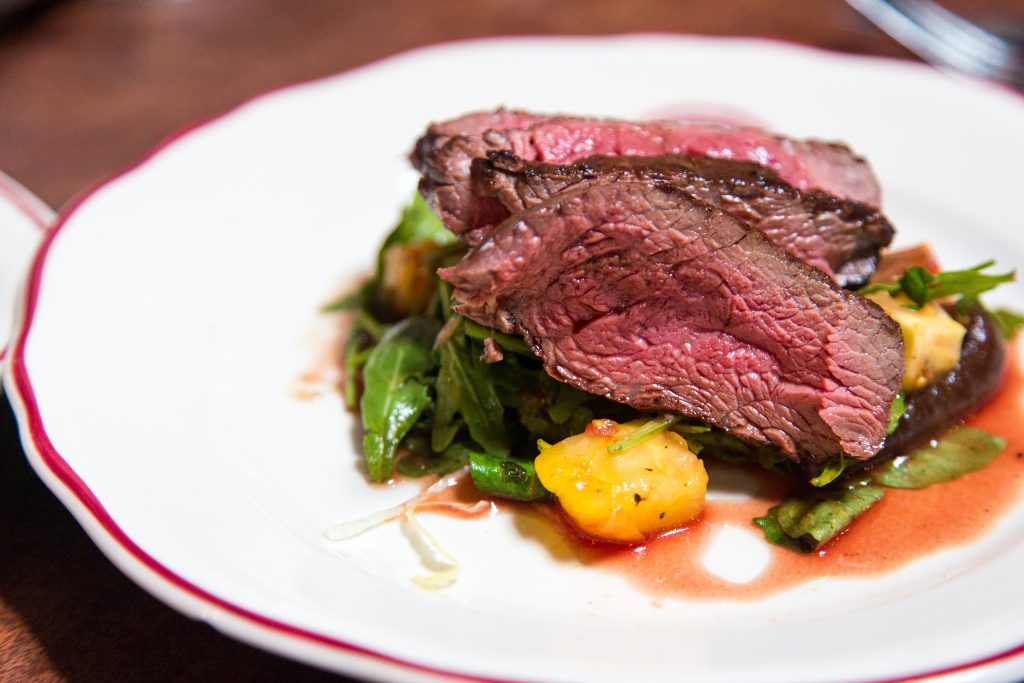 gekochtes Fleisch angerichtet